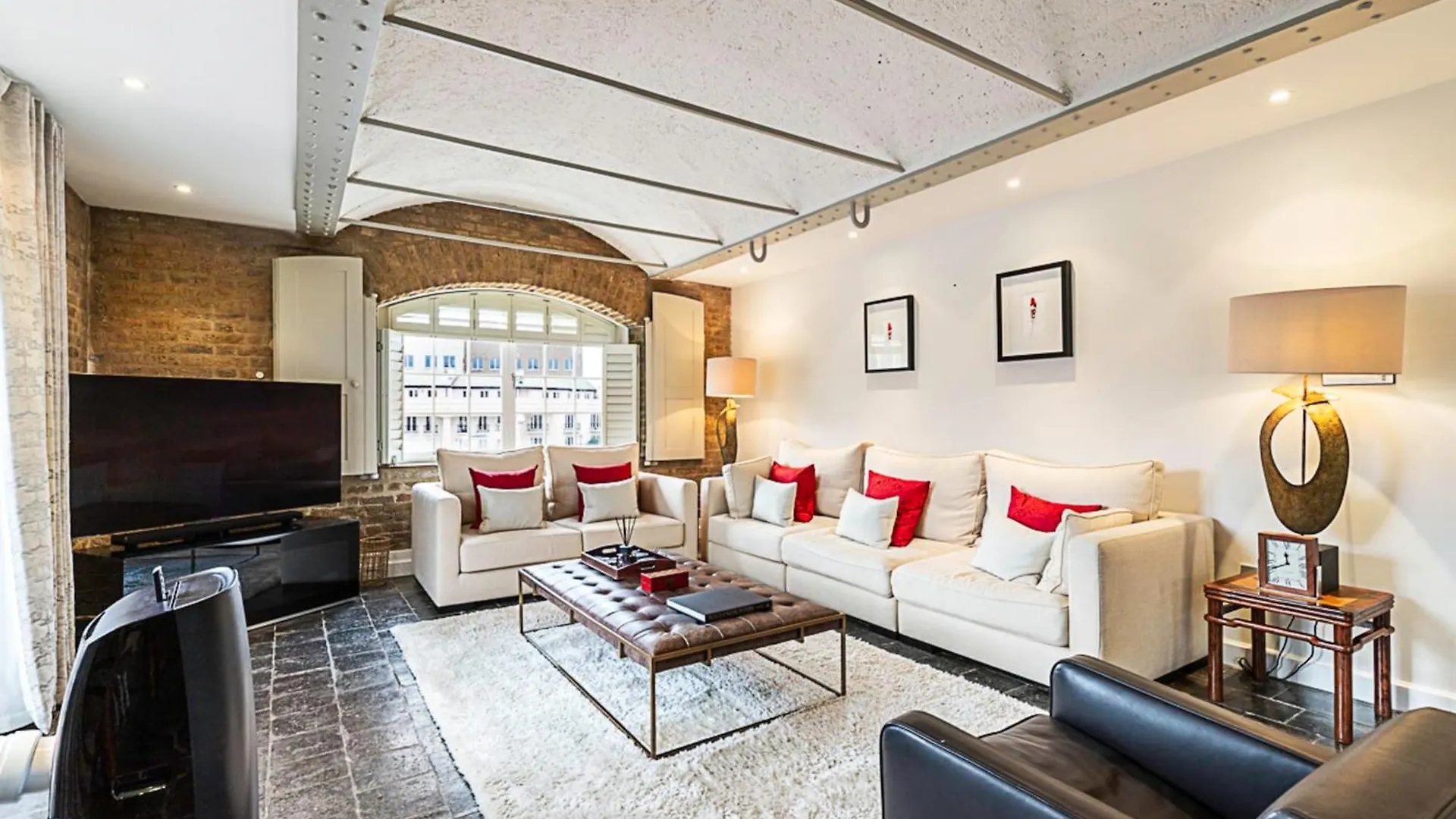Charming Home In St Katharine Docks London Apartment