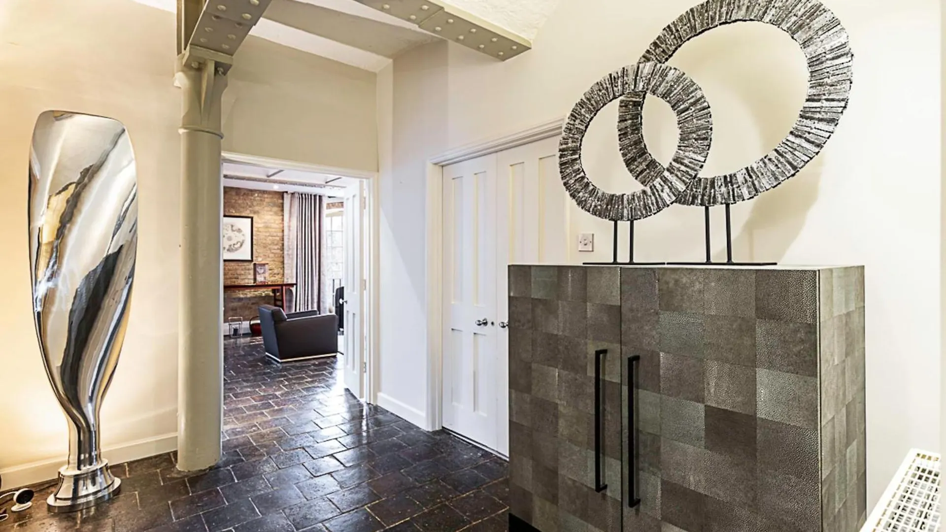 Charming Home In St Katharine Docks London