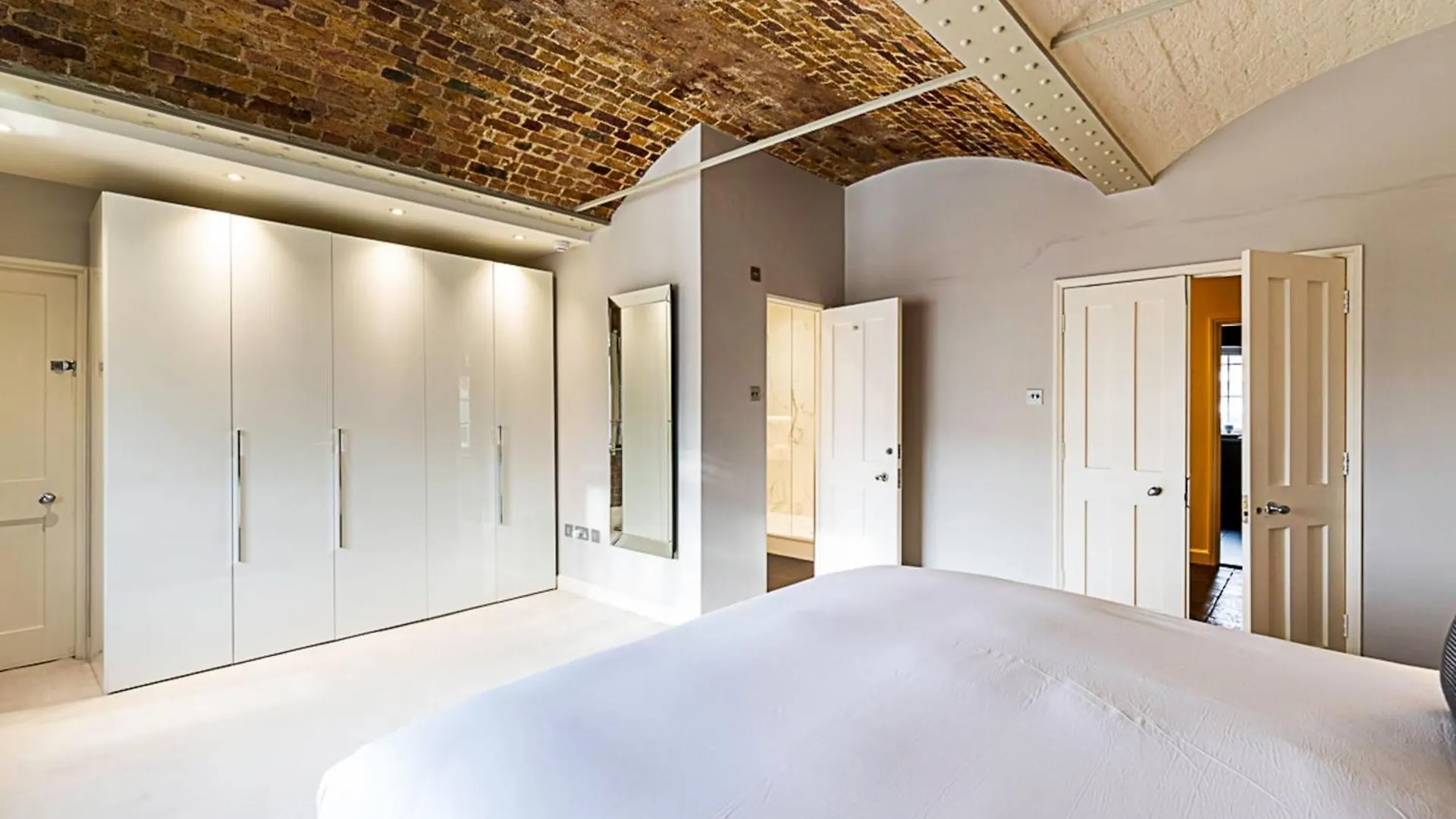 Apartment Charming Home In St Katharine Docks London