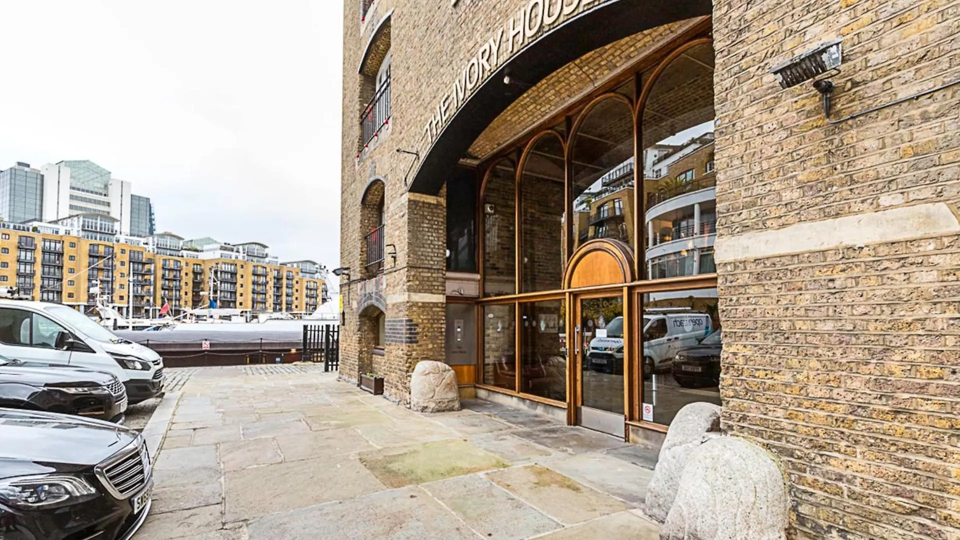Apartment Charming Home In St Katharine Docks London